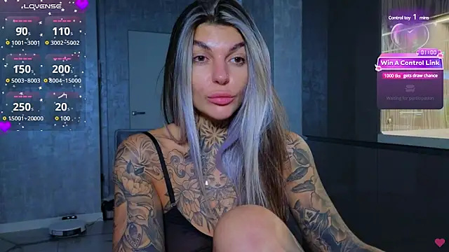 Snapshot of tattooedBabyy chatting on 01.28.25 tattooedBabyy online show from 01.28.25