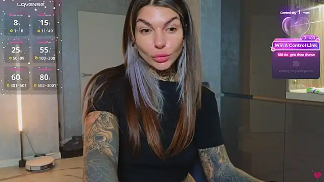 Snapshot of tattooedBabyy chatting on 02.20.25 tattooedBabyy online show from 02.20.25
