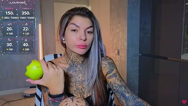 Snapshot of tattooedBabyy chatting on 03.11.25 tattooedBabyy online show from 03.11.25
