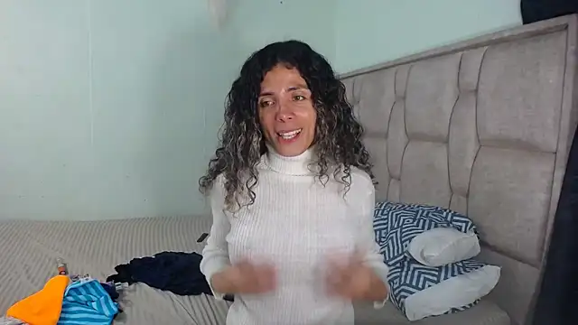 Snapshot of Nadia_Monroe chatting on 12.28.24 Nadia Monroe online show from 12.28.24