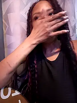 Snapshot of Dominik_girl chatting on 02.28.25 Dominik girl online show from 02.28.25