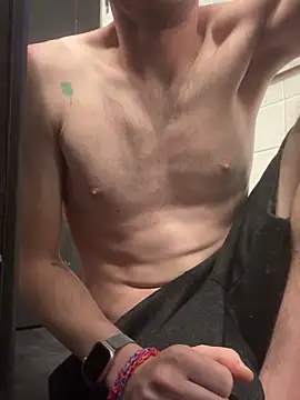 Snapshot of tleaper21101 chatting on 09.17.25 tleaper21101 online show from 09.17.25