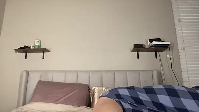 NatalieKneals online show from 12.04.24