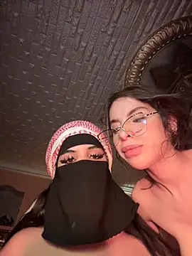 Snapshot of ORLA86 chatting on 10.04.25 ORLA86 online show from 10.04.25