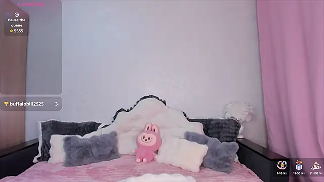 Snapshot of Long_is1and chatting on 10.14.25 Long is1and online show from 10.14.25