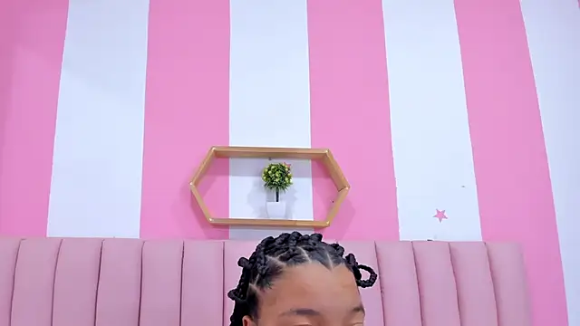 ISABELLA 020 online show from 02.14.25