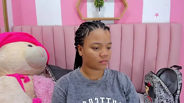 ISABELLA 020 online show from 10.14.25