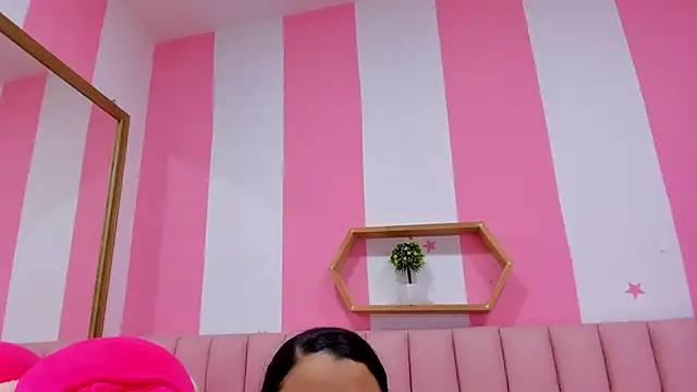 ISABELLA 020 online show from 10.25.25