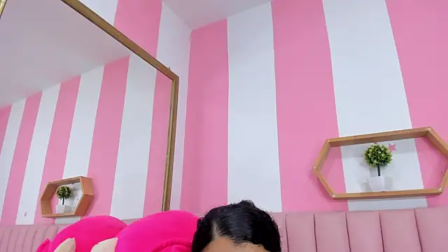 ISABELLA 020 online show from 11.21.25