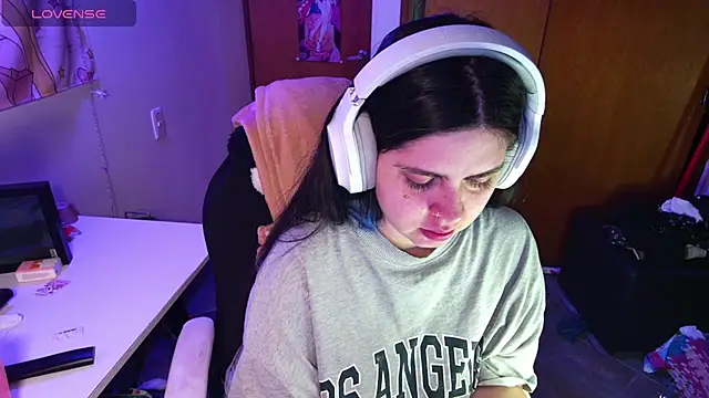 Vallolet Spencer online show from 01.12.25