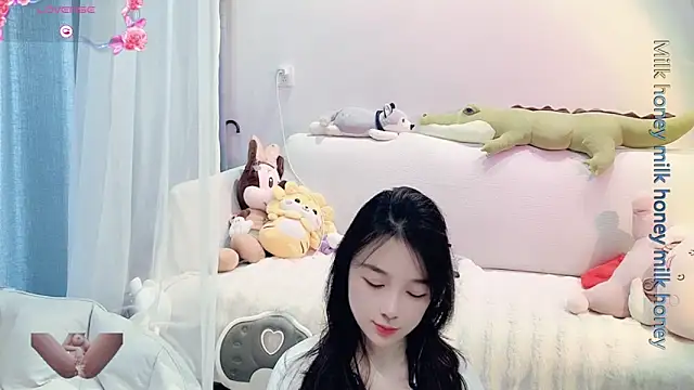 AKiKi711 online show from 01.18.25