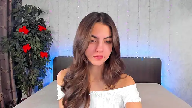 Milana Crystal  online show from 12.15.24