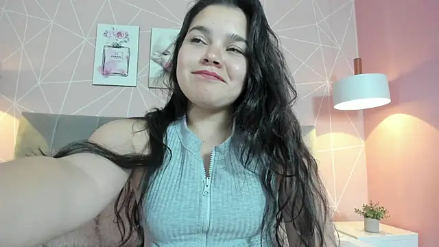 Snapshot of zara__sweet chatting on 12.30.24 zara sweet online show from 12.30.24