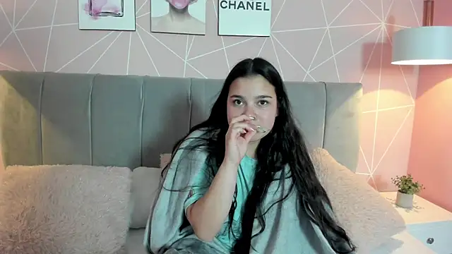 Snapshot of zara__sweet chatting on 01.13.25 zara sweet online show from 01.13.25