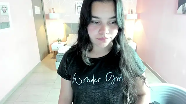 Snapshot of zara__sweet chatting on 01.27.25 zara sweet online show from 01.27.25