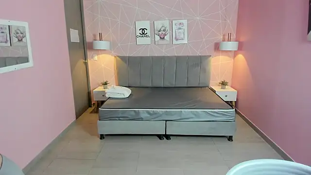 Snapshot of zara__sweet chatting on 02.19.25 zara sweet online show from 02.19.25