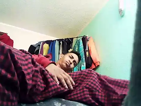 Snapshot of andrescaraballo chatting on 10.05.25 andrescaraballo online show from 10.05.25