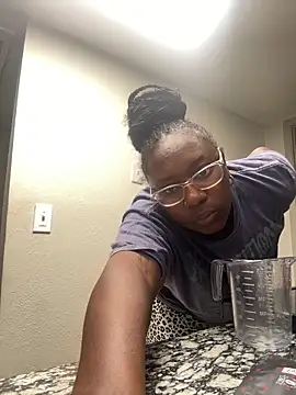 XxMidnightEssencexX online show from 11.16.25