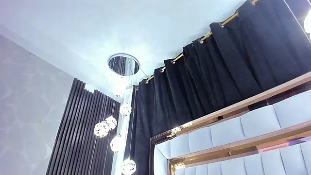 Snapshot of SarayRoyse chatting on 10.05.25 SarayRoyse online show from 10.05.25