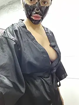 Snapshot of Esmertarcinim chatting on 10.19.25 Esmertarcinim online show from 10.19.25