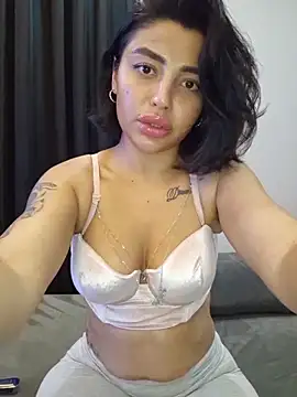 Snapshot of Esmertarcinim chatting on 11.26.25 Esmertarcinim online show from 11.26.25