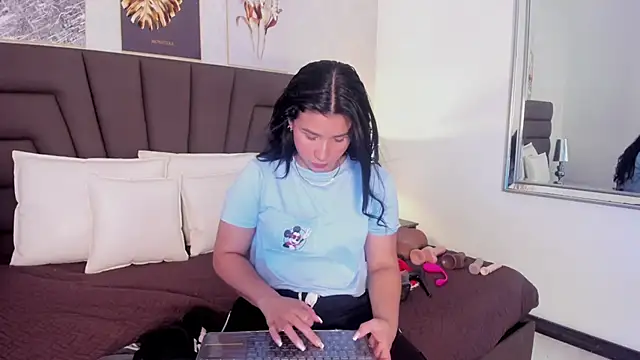 Snapshot of Sofi_Perez_ chatting on 02.27.25 Sofi Perez online show from 02.27.25