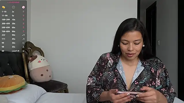 Snapshot of 2SummerLove1 chatting on 03.04.25 2SummerLove1 online show from 03.04.25