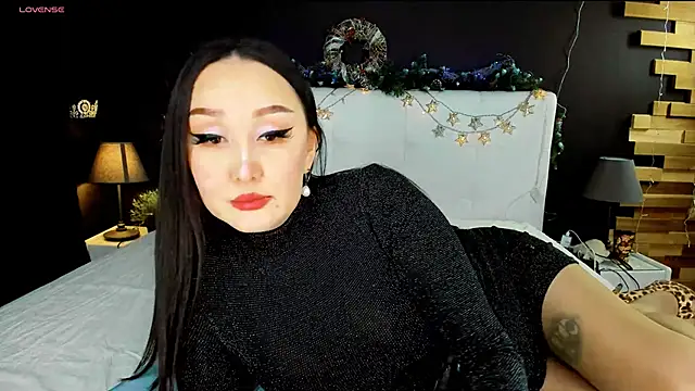 Snapshot of Julianna_Jami chatting on 12.20.24 Julianna Jami online show from 12.20.24