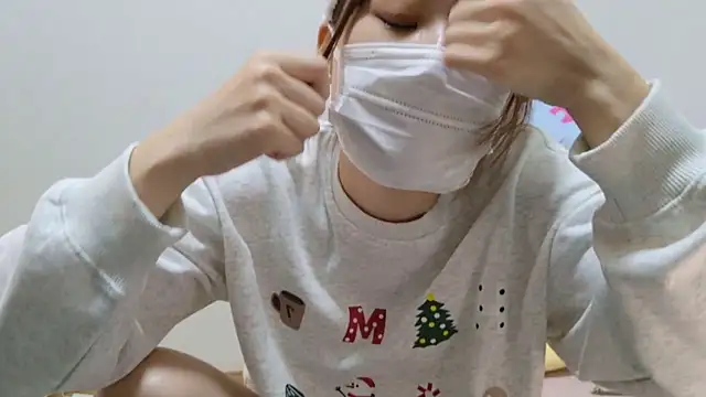 Snapshot of hi---chan- chatting on 12.16.24 hi---chan- online show from 12.16.24