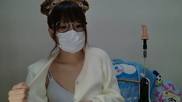 Snapshot of hi---chan- chatting on 02.05.25 hi---chan- online show from 02.05.25