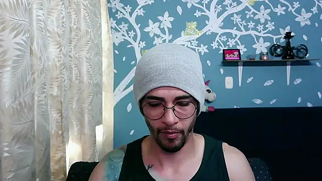 Snapshot of ponzothc chatting on 10.06.25 ponzothc online show from 10.06.25