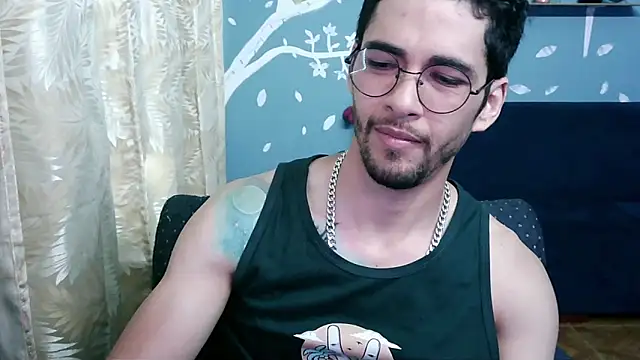 Snapshot of ponzothc chatting on 10.07.25 ponzothc online show from 10.07.25