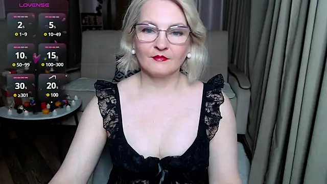 Snapshot of BlondeBrilliant7 chatting on 12.21.24 BlondeBrilliant7 online show from 12.21.24