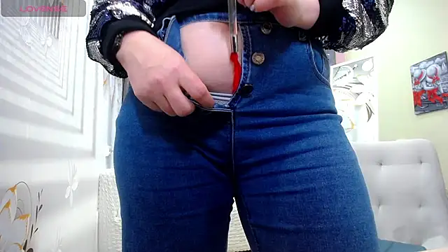 Snapshot of BlondeBrilliant7 chatting on 12.27.24 BlondeBrilliant7 online show from 12.27.24