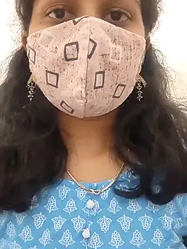 Snapshot of Angleannie chatting on 10.28.25 Angleannie online show from 10.28.25