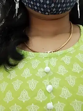 Snapshot of Angleannie chatting on 10.29.25 Angleannie online show from 10.29.25