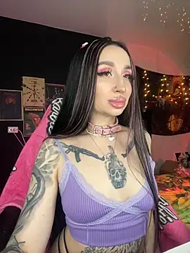 Snapshot of Molly__Moon chatting on 12.18.24 Molly Moon online show from 12.18.24
