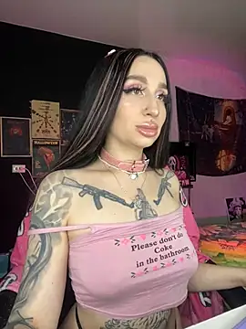 Snapshot of Molly__Moon chatting on 12.23.24 Molly Moon online show from 12.23.24