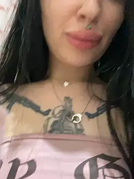 Snapshot of Molly__Moon chatting on 02.20.25 Molly Moon online show from 02.20.25