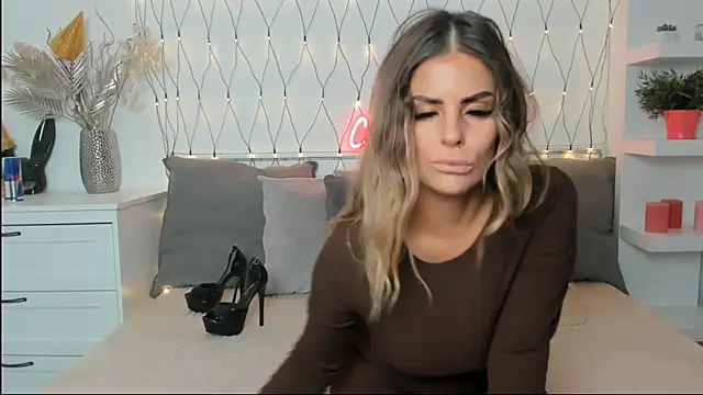 Snapshot of CassyCain chatting on 12.20.24 CassyCain online show from 12.20.24