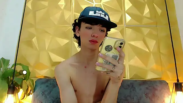 Snapshot of SexyJuliii21 chatting on 01.21.25 SexyJuliii21 online show from 01.21.25