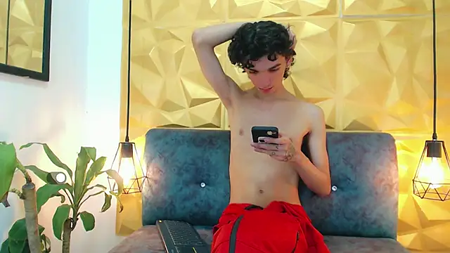 Snapshot of SexyJuliii21 chatting on 02.21.25 SexyJuliii21 online show from 02.21.25