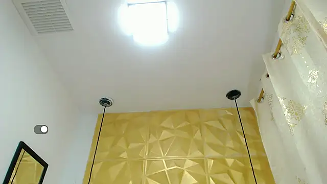 Snapshot of SexyJuliii21 chatting on 03.21.25 SexyJuliii21 online show from 03.21.25