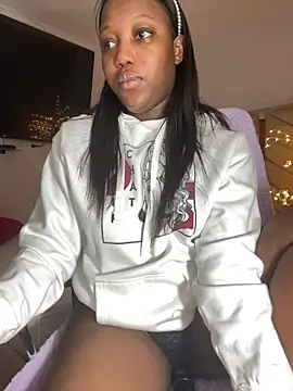 Snapshot of kellya_ chatting on 01.23.25 kellya online show from 01.23.25