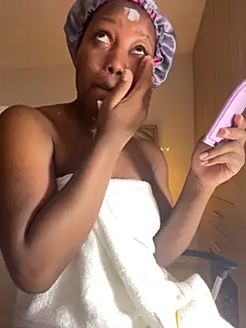 Snapshot of kellya_ chatting on 03.08.25 kellya online show from 03.08.25