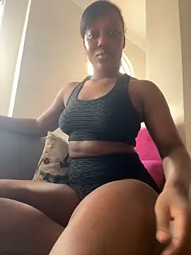 Snapshot of kellya_ chatting on 03.15.25 kellya online show from 03.15.25