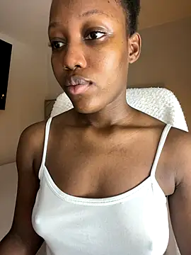 Snapshot of kellya_ chatting on 10.03.25 kellya online show from 10.03.25