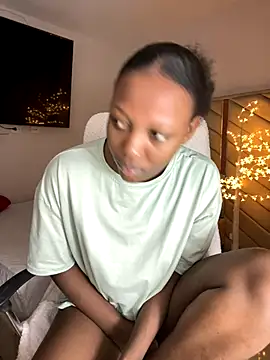 Snapshot of kellya_ chatting on 11.14.25 kellya online show from 11.14.25