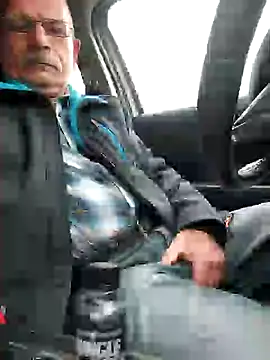 Snapshot of bottomhairy chatting on 12.13.24 bottomhairy online show from 12.13.24