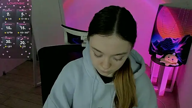 Snapshot of Florence_meow chatting on 02.21.25 Florence meow online show from 02.21.25